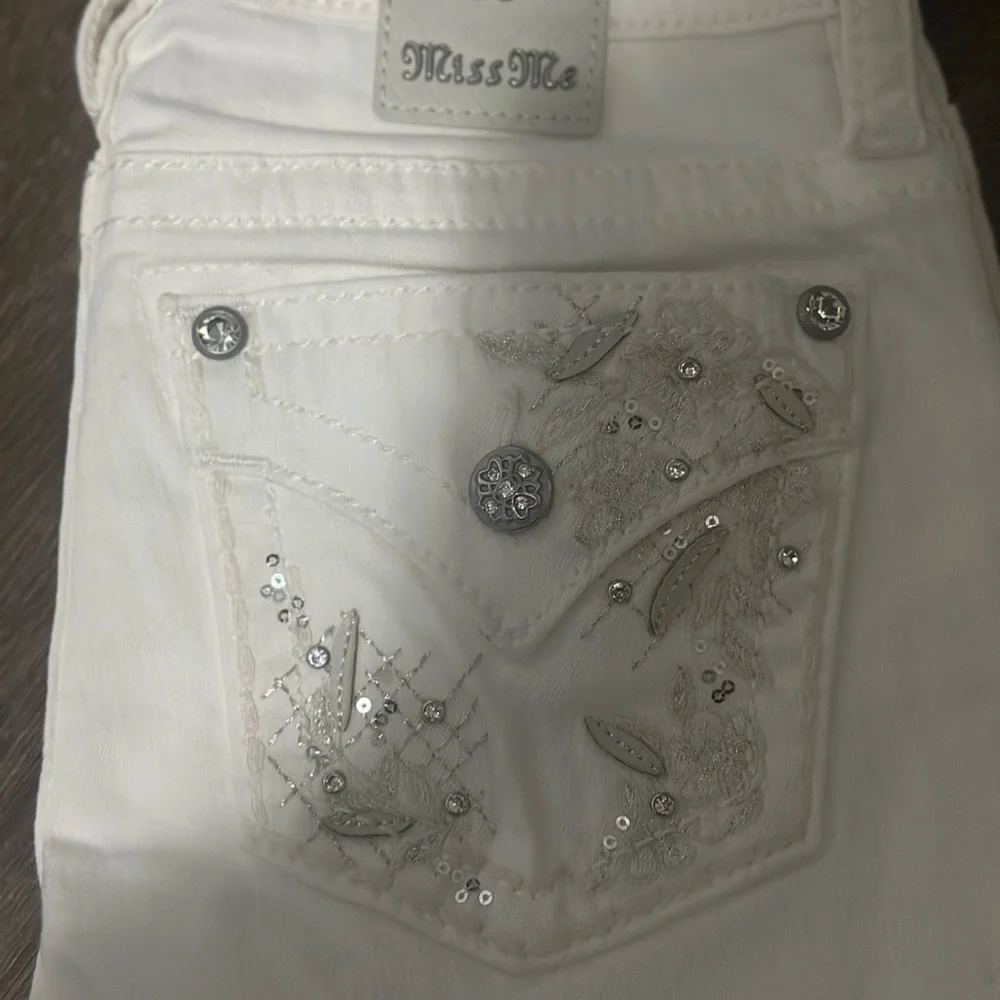 Miss Me White Straight Leg Jeans with Embellishments women size 25 - Picture 3 of 10